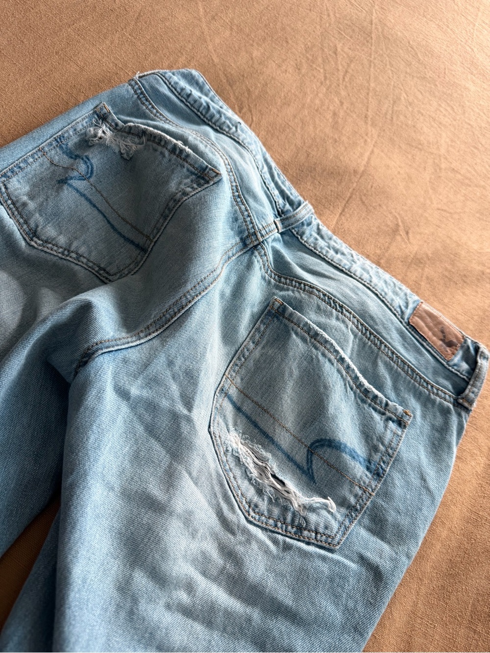 American Eagle Outfitters - Light Wash Distressed “Tomgirl” Jeans - Picture 7 of 8